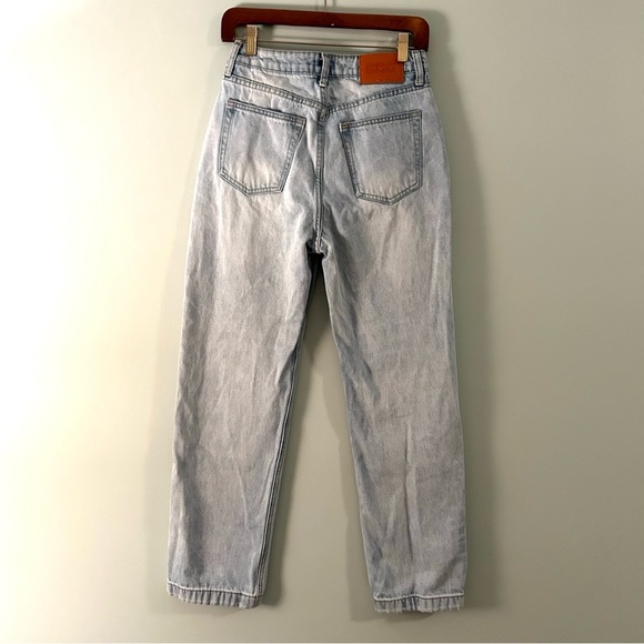 Princess Polly Hi-Rise Straight Jeans. Light Wash. Size 2. - Picture 3 of 8